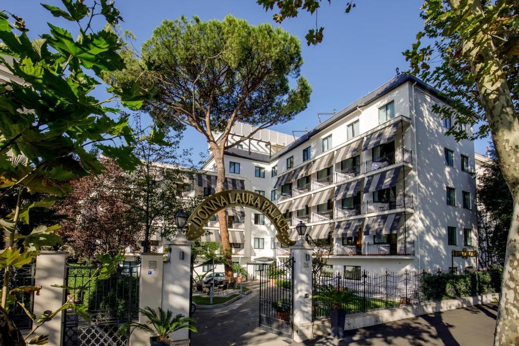 Hotel Donna Laura Palace